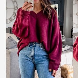 NWT Abercrombie OVERSIZED CRANBERRY V-NECK SWEATER